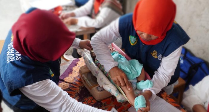 Cegah Stunting, LAZNAS Dewan Dakwah Berikan Kesehatan Gratis di Kampung Setu Bekasi