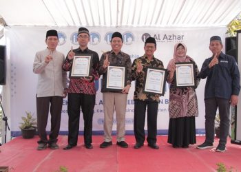 Hadirkan Pusat Edukasi Masyarakat di Pelosok Desa Jampang, LAZWaf Al Azhar dan 5 Sekolah Islam Al Azhar Bangun Saung Ilmu