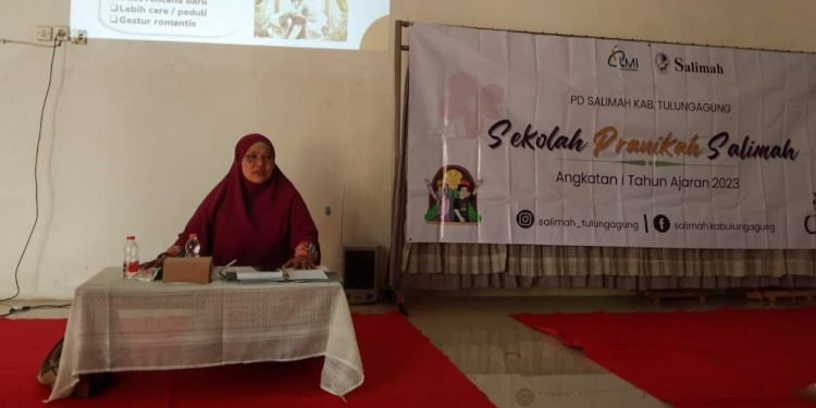 Inilah Tiga Cara Memahami Pasangan Versi Salimah Tulungagung