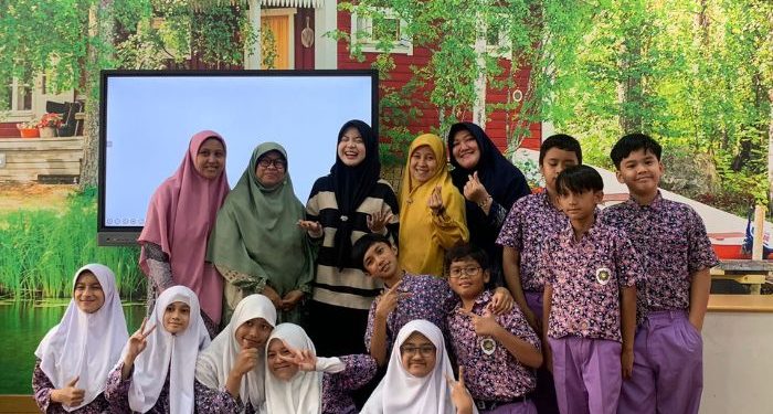 Promosikan Kelapa Sawit Indonesia, Tiktoker Una Kunjungi Jakarta Islamic School