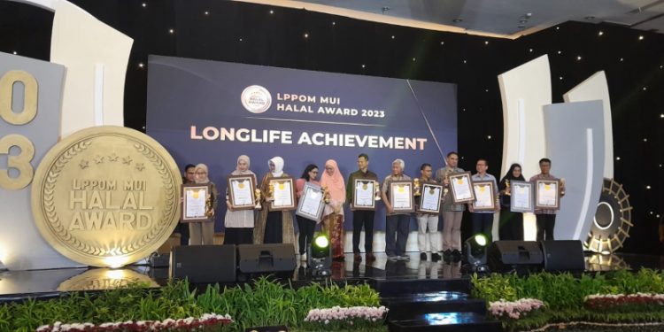 Paragon Technology and Innovation Menangkan Tiga Kategori LPPOM MUI Halal Award 2023