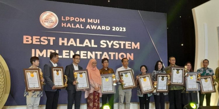 Daftar Lengkap Pemenang LPPOM MUI Halal Award 2023 - Chanelmuslim.com