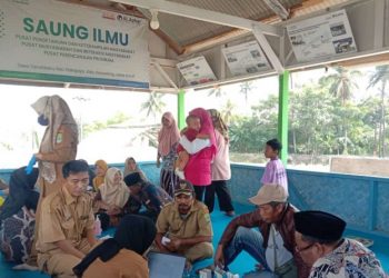 Manfaatkan Saung Ilmu, Warga Desa Tanahbaru Ikuti Pemeriksaan Kesehatan Gratis