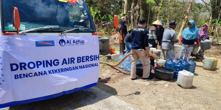 warga dilanda kekeringan