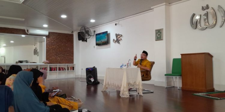 Ustaz Bendry Jelaskan Tantangan Pengasuhan Anak Akhir Zaman