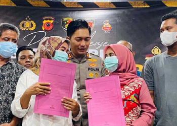 Dua Bayi Laki-Laki Tertukar di Bogor Resmi Kembali kepada Orangtua Biologisnya