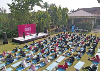 Buttonscarves dan LAICA