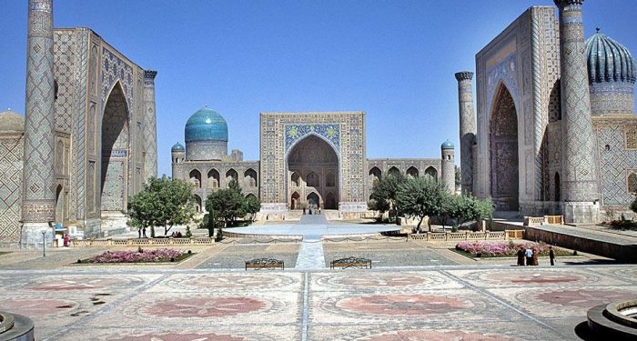 Berkunjung ke Registan Square Samarkand