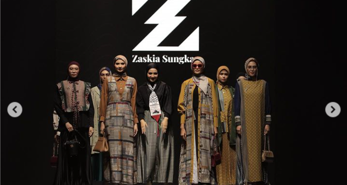 Zaskia Sungkar Gunakan Outfit Nuansa Palestina di JMFW 2024