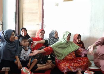 Tim Vokasi UI Kenalkan Cara Pencegahan Penyakit Tidak Menular Kepada Lansia Desa Cijeruk Banten