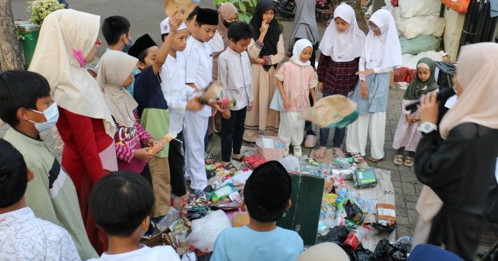 ALW Ajak Anak-anak TPQ Aqsyanna Ciputat Peduli Lingkungan