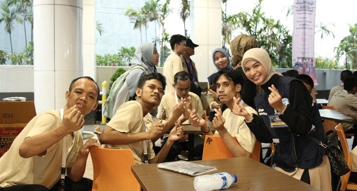 Hadirkan Kebahagiaan, LAZ Al Azhar dan Kitabisa Ajak Difabel Nobar Petualangan Sherina 2
