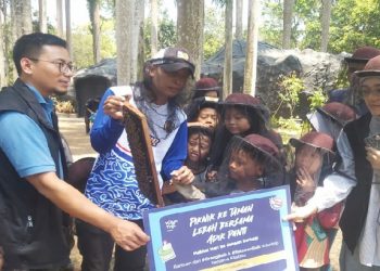 Bikin Bahagia Adik Yatim, Ajak Mereka Wisata Edukasi di Taman Lebah Cibubur