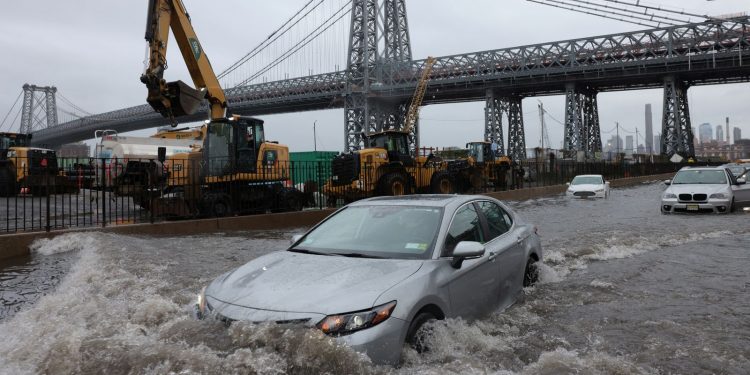 Tak Mampu Tampung Curah Hujan, New York Banjir Besar
