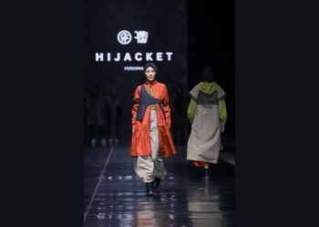Hijacket: Membangun Sejarah sebagai Pelopor Jaket Hijab di Jakarta Modest Fashion Week dengan Keanggunan dan Ketenangan Spiritual