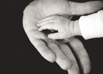 Sentuhan Fisik dalam Pengasuhan Anak