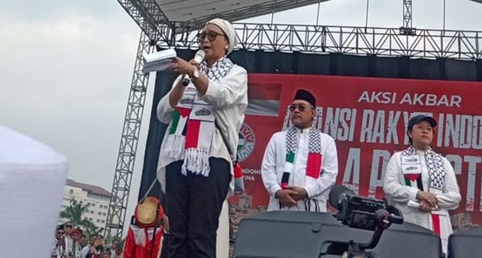 Menlu Retno Marsudi Bacakan Puisi pada Aksi Bela Palestina di Monas