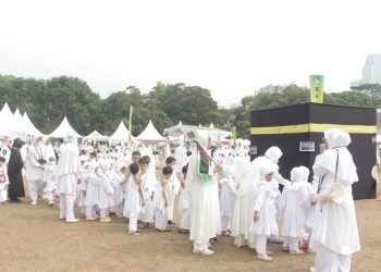 Ribuan Murid TK Islam Al Azhar Ikuti Peragaan Manasik Haji