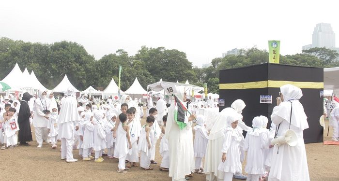 Ribuan Murid TK Islam Al Azhar Ikuti Peragaan Manasik Haji
