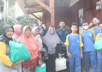 Ajak Anak Lebih Dekat dengan Warga Desa Gemilang, LAZ Al Azhar Gelar Kegiatan ASR di Sumedang