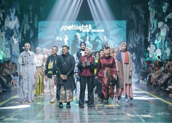Keragaman Modest Wear dengan Wastra dan Konsep Sustainability di Panggung SPOTLIGHT Indonesia 2023 – Culture: Then and Now