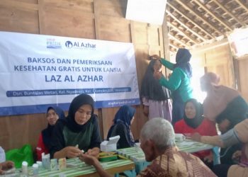 Peduli Kesehatan Lansia, LAZ Al Azhar Berikan Layanan Pengobatan Gratis