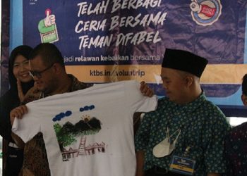 LAZ Al Azhar dan Kitabisa Ajak Teman Difabel Melukis Bersama