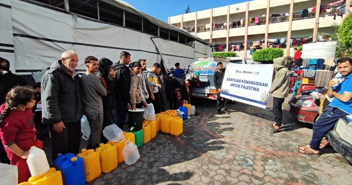 Warga Gaza Terima Bantuan Ribuan Liter Air Bersih Persembahan Donatur LAZ Al Azhar