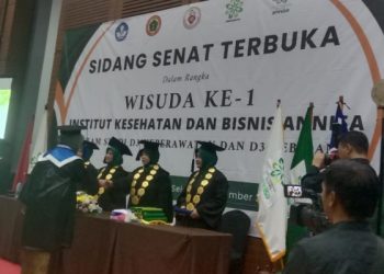 Institut Kesehatan dan Bisnis Annisa Selenggarakan Wisuda Perdana