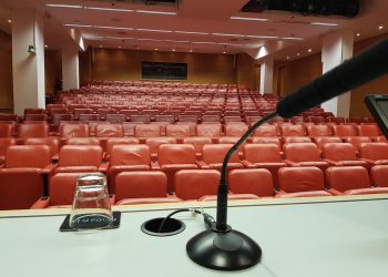 Elegan dalam Perdebatan