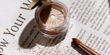 Hukum Memakai Make up Glitter