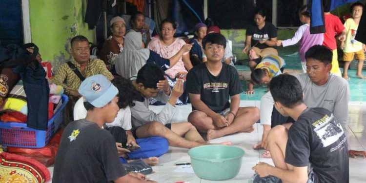 Banjir Rendam Karawang, Tim Al Azhar Tanggap Bencana Kirim Bantuan untuk Warga