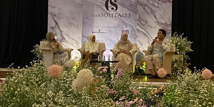 Peragaan Busana Raya Collection 2024 Club Solitaire Renascentia