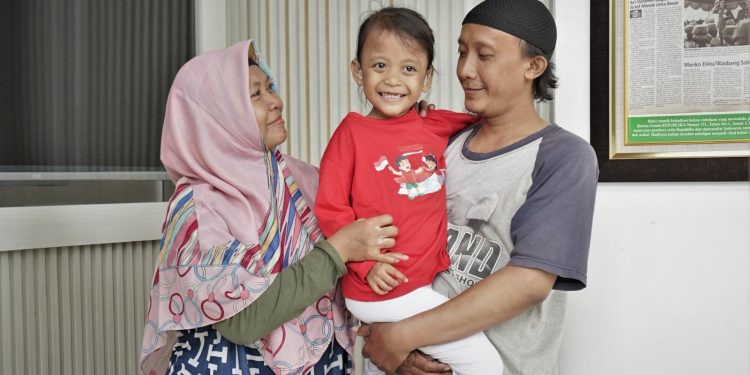 Dompet Dhuafa Melalui Program Humanesia, Bantu Azkadina Mendengar Lagi