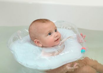Dianggap sebagai Alat Terapi Air, Pelampung Leher Ternyata Berbahaya untuk Bayi