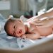 Membangun Kedekatan dengan Si Kecil Melalui Pijatan, Berikut ini Manfaat Pijat bagi Bayi!