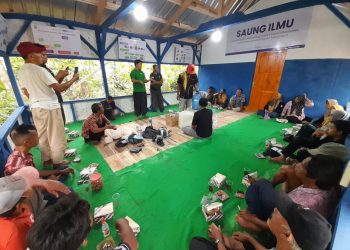 Wujudkan Ketahanan Pangan, Warga Desa Waringinsari Berdikari Ikuti Pelatihan Pembuatan Probiotik di Saung Ilmu