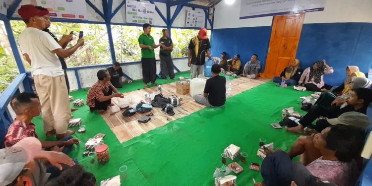 Wujudkan Ketahanan Pangan, Warga Desa Waringinsari Berdikari Ikuti Pelatihan Pembuatan Probiotik di Saung Ilmu