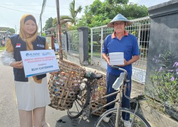 Jumat Berkah, LAZ Al Azhar Bagikan Makanan Siap Saji, Sayuran, dan Lauk