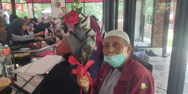 Serunya Belajar Budidaya Lebah di Desa Binaan LAZ Al Azhar