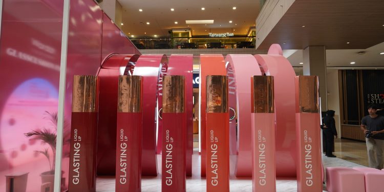 Wardah Hadirkan Kecanggihan Teknologi GlassCushiondi Multi-sensory  Immersive Experiences ‘EverGlasting World’ di Kota Kasablanka