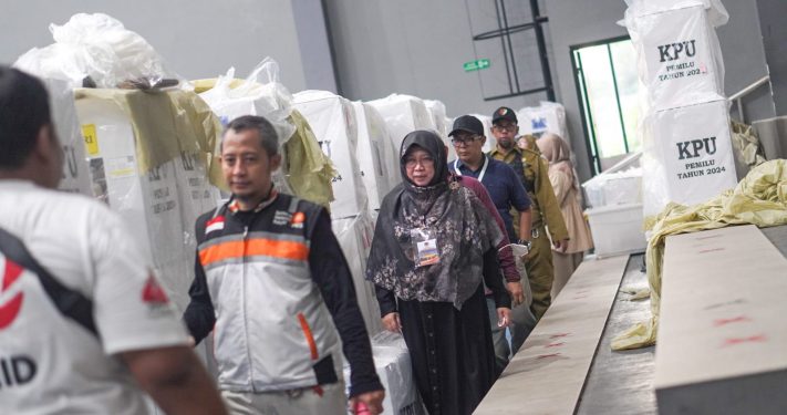 Kawal dan Jaga Suara Rakyat, Anis Byarwati Kunjungi 10 Posko PPK Kecamatan di Jakarta Timur