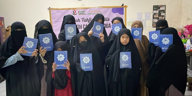 LAZ Al Azhar Sulawesi Selatan Distribusikan Paket Al-Qur’an untuk Rumah Tahfiz Gratis