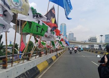 Bendera, Kaos, dan Baliho