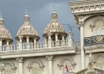 Sultan Sidoarjo Mengajak Keliling Rumah Mewah, Seperti di Istana