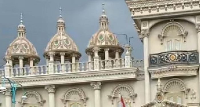 Sultan Sidoarjo Mengajak Keliling Rumah Mewah, Seperti di Istana