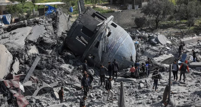 Israel Mengebom Masjid di Gaza, Menghantam Keluarga yang Berlindung di Dekatnya