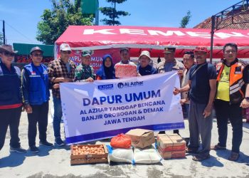 LAZ Al Azhar Jateng Salurkan Bantuan untuk Penyintas Banjir Grobogan dan Demak
