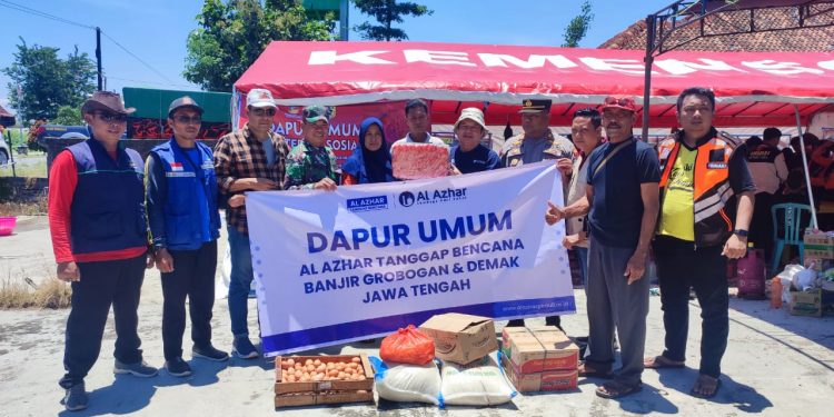 LAZ Al Azhar Jateng Salurkan Bantuan untuk Penyintas Banjir Grobogan dan Demak