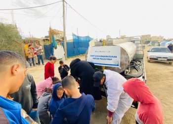 Penuhi Kebutuhan Air Jelang Ramadan, LAZ Al Azhar Kembali Distribusikan Air Bersih untuk Warga Palestina